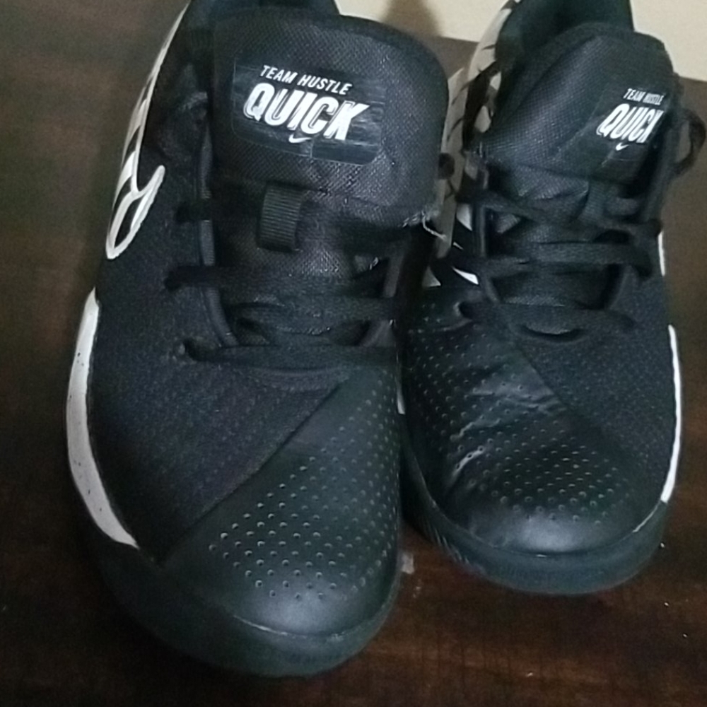 Nike Team Hustle Quick Shoes Black White Size 4.5 - Picture 6 of 9